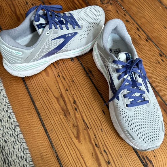 Brooks Adrenaline GTS women’s size 10 - Picture 7 of 7